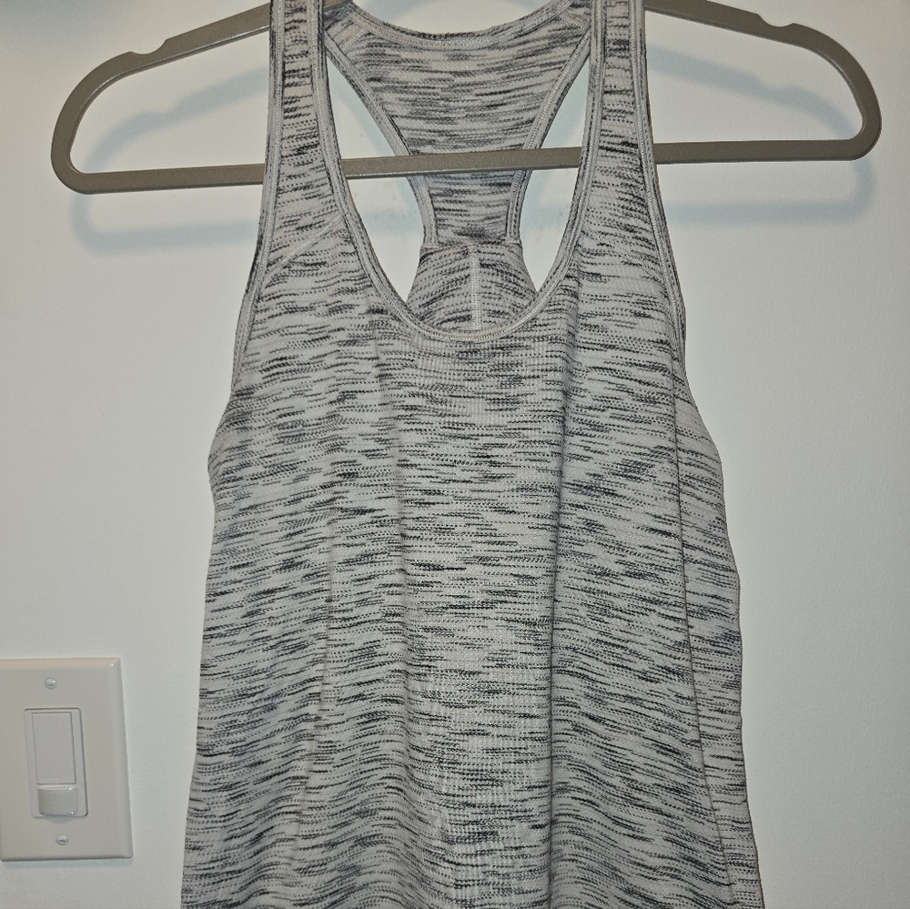 Lululemon Essential Pleated Racerback Tank Top Size 2 Excellent Tiger Space Dye